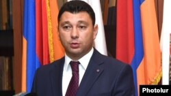 Armenia - Republican Party spokesman Eduard Sharmazanov at a news conference in Yerevan, 20Aug2015.