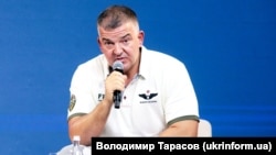 Денис Штілєрман, головний конструктор, співвласник компанії Fire Point, яка виробляє ударні дрони FP-1, FP-2 та ракети FP-5 «Фламінго», під час відкритого діалогу із журналістами. Київ, 21 листопада 2025 року 