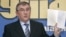 Вальтер Литвиненко на презентации одной из книг своего сына в Киеве. 2006 год.