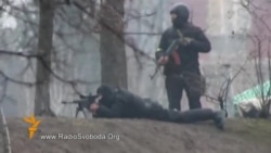 Kiyevdə Polis kalaşnikov avtomatlarından və pulemyotlardan istifadə edir