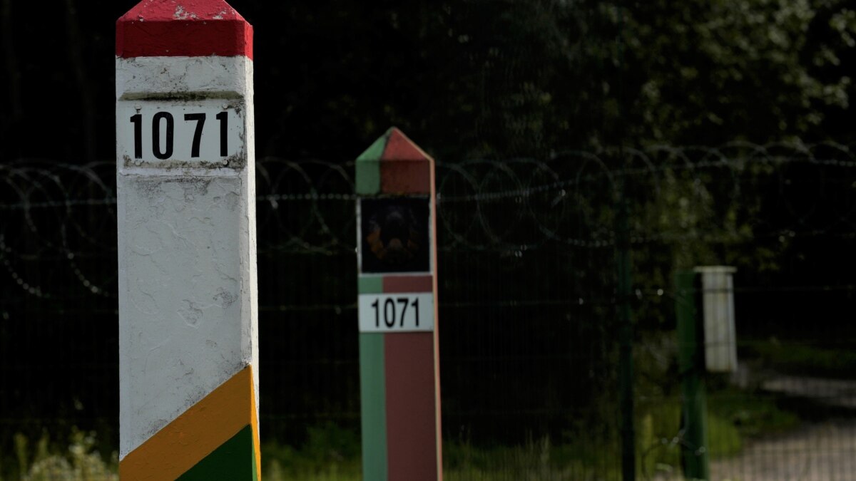 Литва завершила зведення стіни на кордоні з Білоруссю