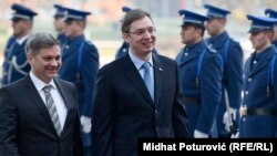 Predsjedavajući Savjeta ministara BiH Denis Zvizdić i premijer Srbije Aleksandar Vučić u Sarajevu, 4. novembar 2015.