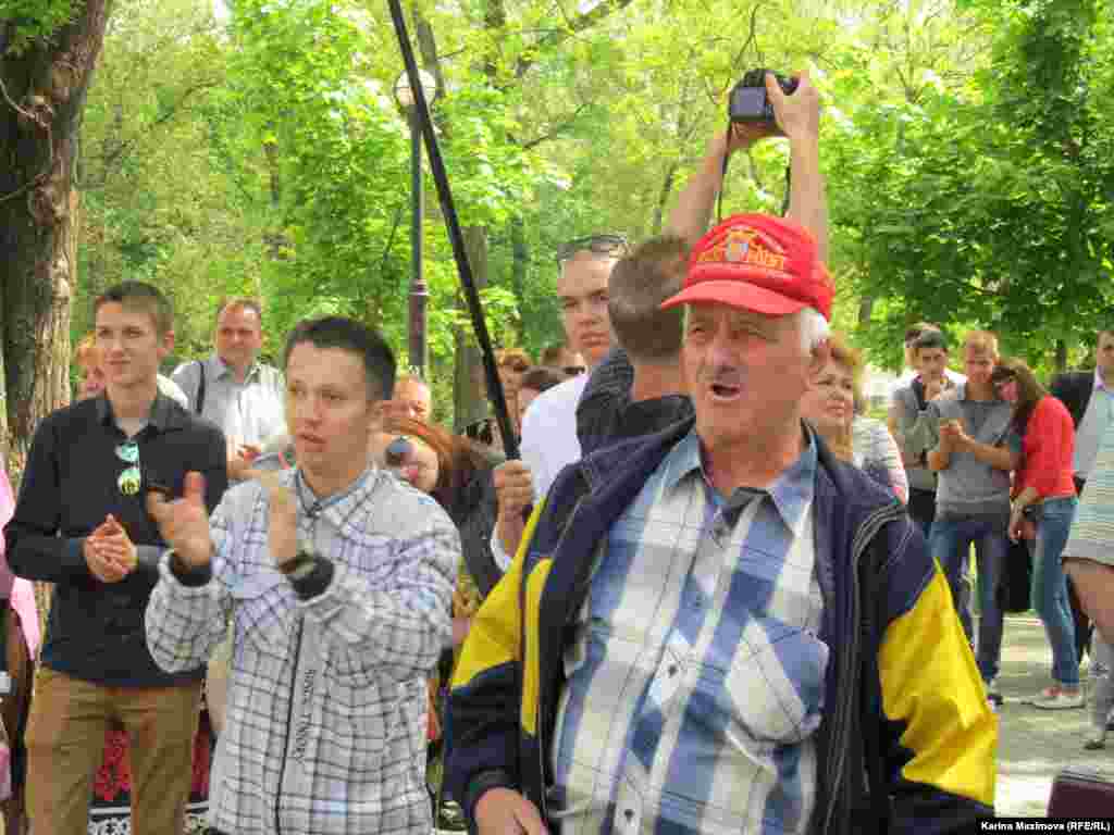 ...поддержанного большинством митингующих.