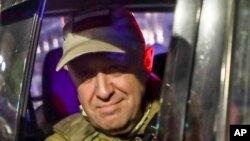 Ultima apariție publică a lui Evgheni Prigojin, într-un vehicul militar pe o stradă din Rostov pe Don, în Rusia, pe 24 iunie 2023, după ce a abandonat rebeliunea armată a mercenarilor Wagner spre Moscova.