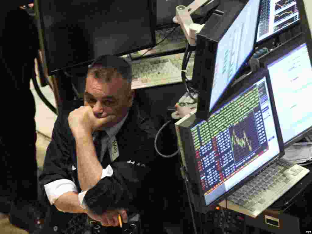 SAD - Razlozi za brigu još postoje - Posljednji podaci kažu da je 690.000 radnika izgubilo posao samo u drugom mjesecu ove godine. Index trgovine je opao ispod 7.000 poena po prvi put nakon 12 godina.