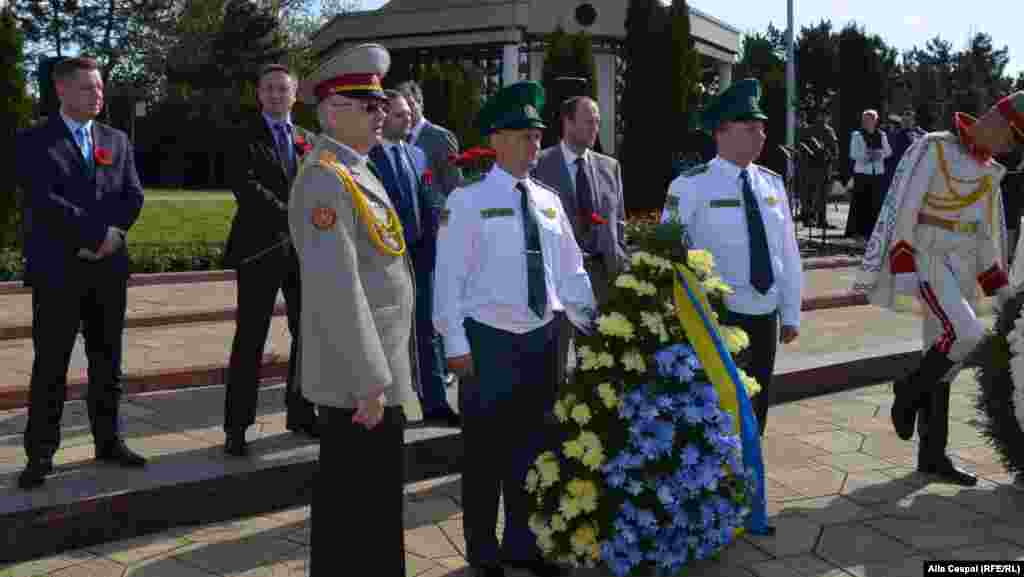 Oficialități de la ambasada Ucrainei la Chișinău...