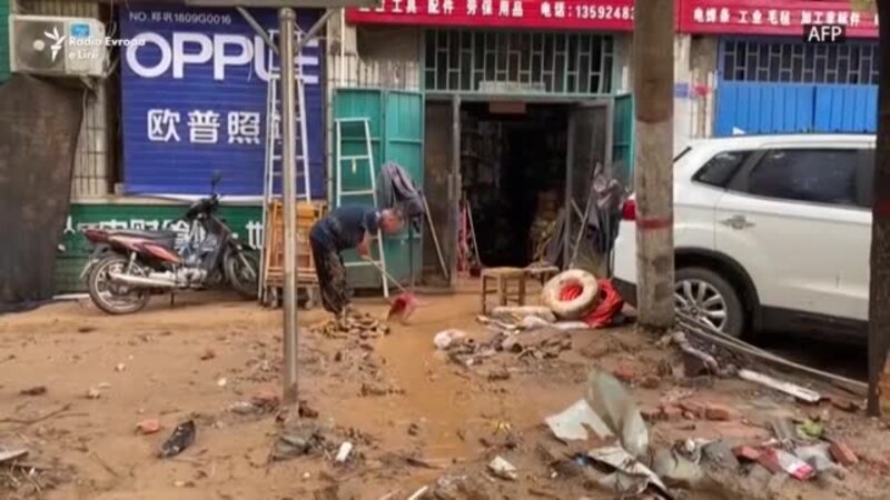 Kina fillon pastrimin pas vërshimeve