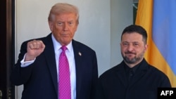 Президент США Дональд Трамп вітає президента України Володимира Зеленського у Білому домі у Вашингтоні, округ Колумбія, США, 17 жовтня 2025 року