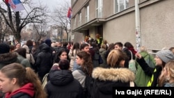 Protest učenika, roditelja i profesora ispred Pete beogradske gimnazije, 28. februar 2025.