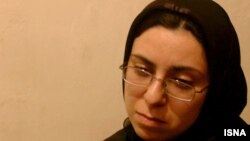 کبری رحمانپور سال ۱۳۷۸ و زمانی که ۲۰ سال داشت مادر شوهرش را با ضربات چاقو به قتل رساند.