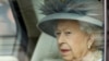 Regina Elisabeta găsește „iritant” că mulți „vorbesc, dar nu fac nimic”, cu referire la măsurile de protejare a mediului despre care mai-marii lumii vorbesc mult, dar nu aplică puțin. Aici îndreptându-se spre Parlamentul de la Londra, în mai 2021. 