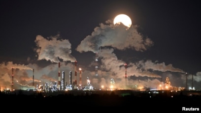 Балкондағы аққұбаның порно видеосы