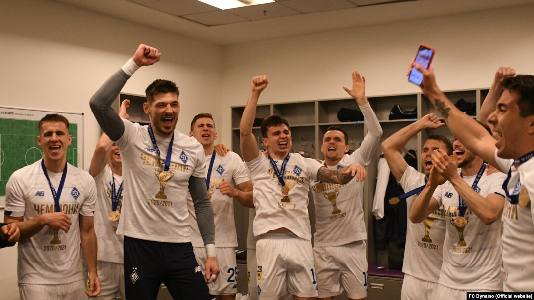 Кияни святкують своє чемпіонство. Це вже 16-й чемпіонський титул для киян. І цей показник є найбільшим в українському чемпіонаті 