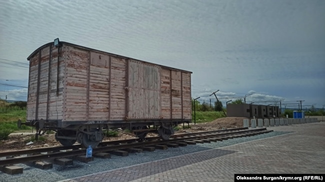 Меморіальний комплекс жертвам депортації в селищі Сюрень у Бахчисарайському районі, створений російською владою