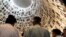 Posjetioci "Dvorane imena" u Memorijalnom centru Yad Vashem