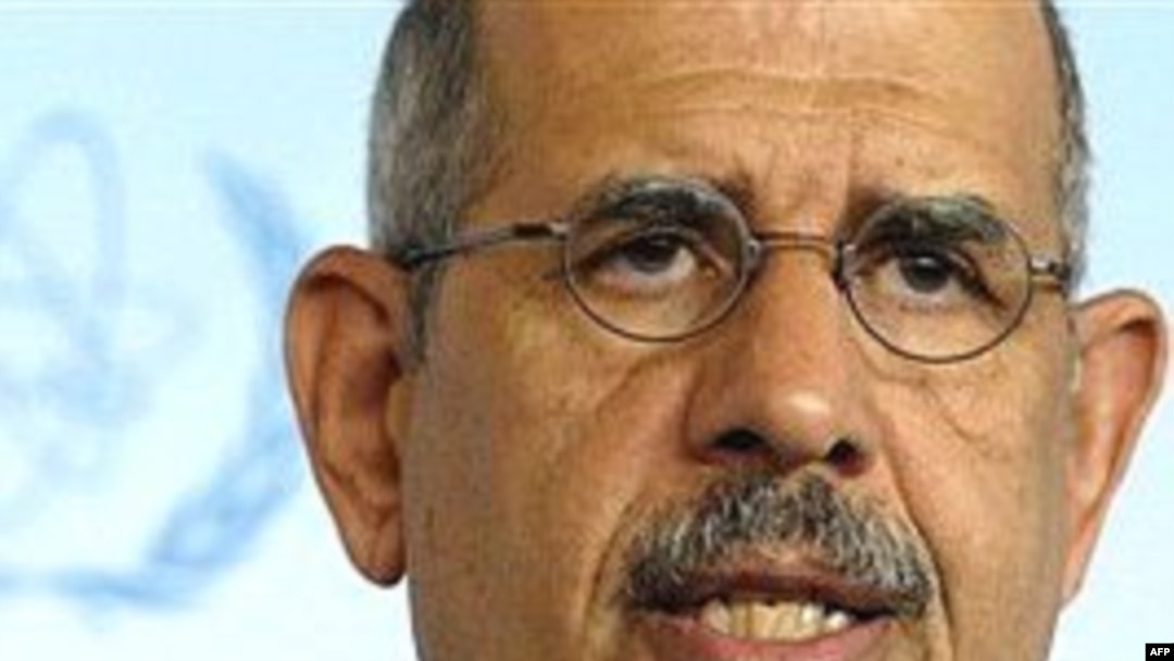 محمد البرادعی ، مديرکل آژانس بين المللی انرژی اتمی،از توافق آژانس و ايران برای تعيين يک جدول زمانی برای شفاف سازی و پاسخ به ابهامات درباره برنامه هسته ای جمهوری اسلامی، دفاع کرد