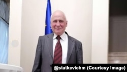 Гэты здымак Мікола Статкевіч разьмясьціў разам з паведамленьнем аб сустрэчы з прадстаўнікамі Эўразьвязу