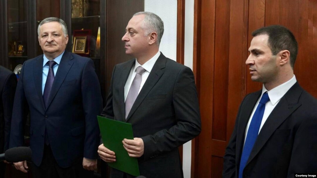 Слева направо: Беслан Эшба, Бадра Гунба и Тимур Агрба