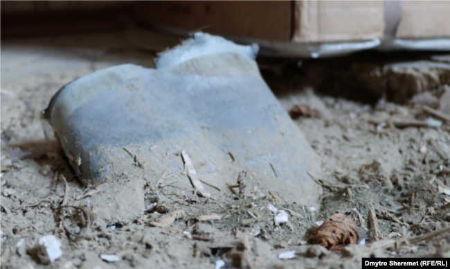 Залишки російської ракети, яка влучила в будинок Альони в Чорнобаївці