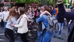 Serj Sarkisian istefa verdi, etirazçılar bayram edir