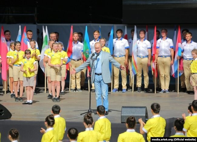 Президент России Владимир Путин в «Артеке», июнь 2017 года