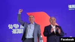 ՀՀ երկրորդ նախագահ, «Հայաստան» դաշինքի ցուցակի առաջին համար Ռոբերտ Քոչարյանը և Վանաձորի նախկին քաղաքապետ Սամվել Դարբինյանը, Լոռու մարզ, 28-ը մայիսի, 2021թ.