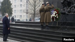 Дзяржсакратар ЗША Рэкс Тылерсан бярэ ўдзел у цырымоніі ўшанаваньня ахвяраў Галакосту. Варшава, 27 студзеня 2018 году.