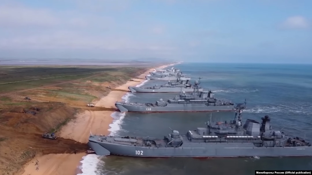 Кораблі Чорноморського флоту Росії біля берегів Криму, квітень 2021
