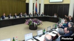 Armenia - Prime Minister Karen Karapetian holds a cabinet meeting in Yerevan, 2Feb2017