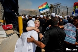  Представители на друзкото малцинство се срещат на границата сред Сирия и окупираните от Израел Голански възвишения, 16 юли 2025 година 