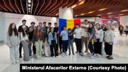 95 de copii români au fost aduși în România din Muscat, Oman, cu un avion antamat de autoritățile române.