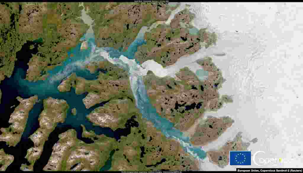 Fiordul Nuuk Fjord, Groenlanda, 29 iulie 2021. Potrivit unor studii, topirea gheții din Groenlanda este deja ireversibilă. Reducerea emisiilor de dioxid de carbon ar putea încetinii procesul de încălzire a climei și doar reduce viitoare topiri masive.