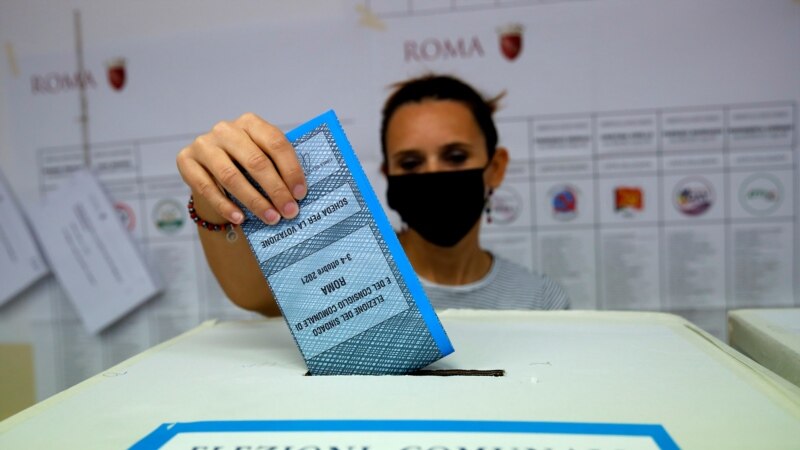 Në Itali votohet për zgjedhjet e përgjithshme të parakohshme