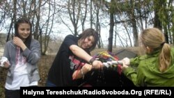 Облиті дівчата у Шевченківському гаю, Львів, 16 квітня 2012 року