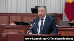 Кубатбек Боронов в Жогорку Кенеше. Архивное фото. 