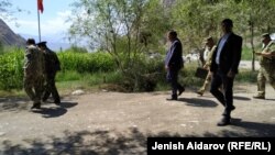 A meeting of border guards on the Kyrgyz-Tajik border on July 24