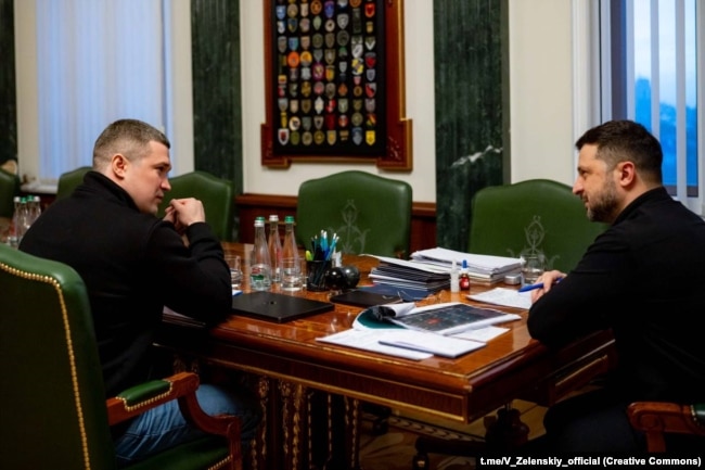 Новий очільник Міністерства оборони України Михайло Федоров і президент України Володимир Зеленський. Січень 2026 року