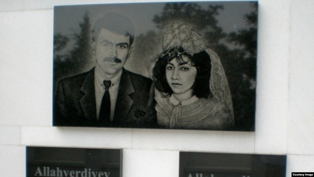 İlhamla Fərizənin qəbirləri