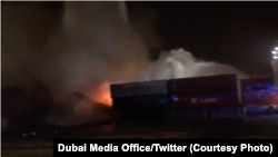 Vatrogasci gase požar u Ali Jebel luci u Dubaiju, 7. juli 2021.