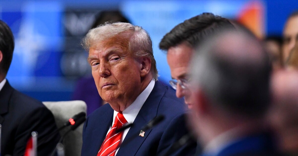 Всички от първите два реда - преместете се най-отзад. Направете