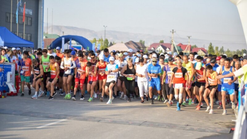 Бишкекте ак илбирсти коргоого арналган марафон өттү