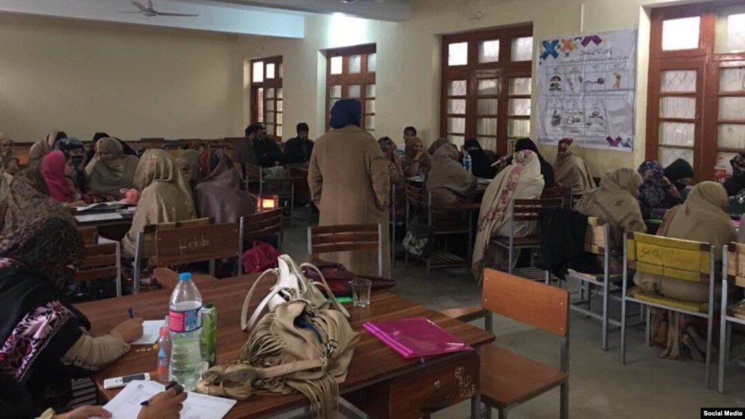 په سوات کې یو سکول چې پکې ښوونکیو ته روزنه ورکول کېږي. 