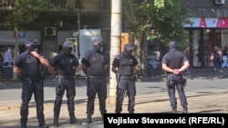 Pjesëtarët e policisë para Fakultetit Juridik, më 1 korrik 2025.