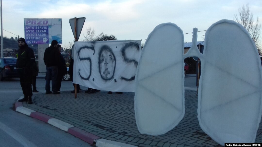 Битолчани протестираат против загадувањето на воздухот.