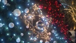 У Севастополі запалили новорічну ялинку (відео)