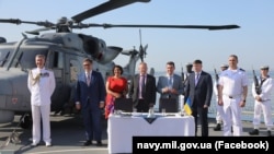 После подписания двустороннего меморандума на борту HMS Defender. Одесса, 21 июня 2021 года