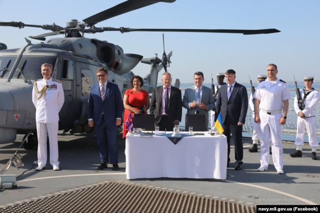 Після підписання двостороннього меморандуму на борту HMS Defender. Одеса, 21 червня 2021 року