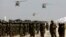 Elicoptere Black Hawk de fabricație americană în timpul unei parade militare în august 2024 la Bagram, pentru a marca trei ani de la retragerea trupelor conduse de SUA din Afganistan.