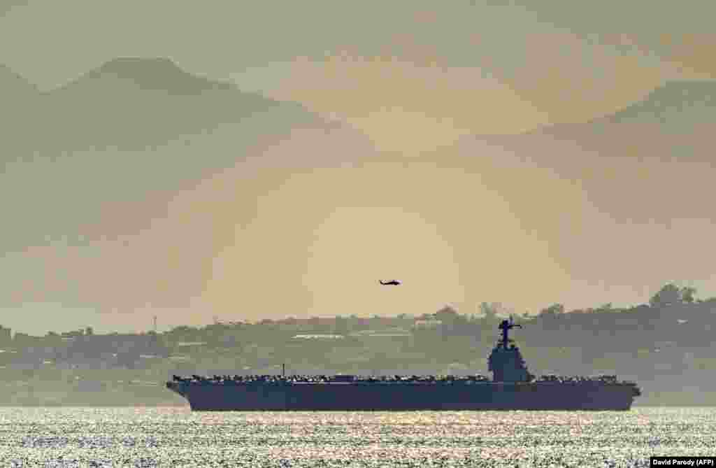 Nosač aviona "Džerald R. Ford" prolazi kroz Gibraltarski moreuz pre dolaska na Krit.