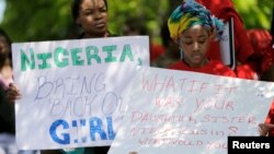 Акція на підтримку викрадених у Нігерії дівчаток біля нігерійського посольства у Вашингтоні, 6 травня 2014 року